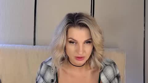 Snapshot of babydollysx chatting on 11-07-25, 05:02 Kate online show from 11-07-25, 05:02