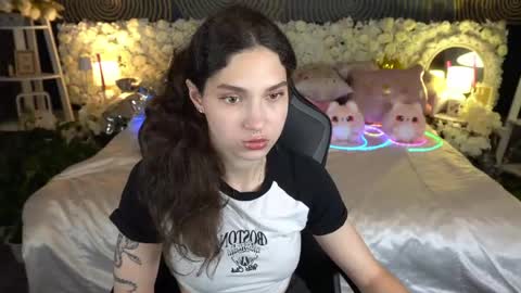 Snapshot of babyflowerr chatting on 05-18-26, 07:09 Sasha online show from 05-18-26, 07:09