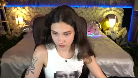Snapshot of babyflowerr chatting on 06-08-26, 06:52 Sasha online show from 06-08-26, 06:52