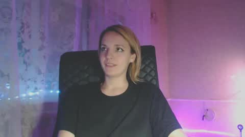 Snapshot of babymuro4ka chatting on 01-14-25, 03:32 Sonya online show from 01-14-25, 03:32