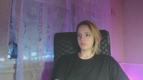 Snapshot of babymuro4ka chatting on 01-17-25, 08:11 Sonya online show from 01-17-25, 08:11