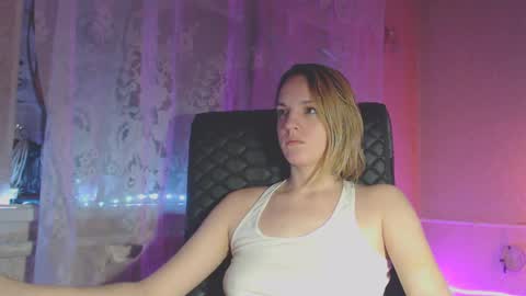 Snapshot of babymuro4ka chatting on 01-29-25, 12:01 Sonya online show from 01-29-25, 12:01