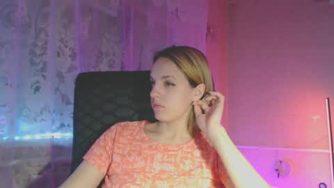 Snapshot of babymuro4ka chatting on 02-11-25, 11:44 Sonya online show from 02-11-25, 11:44