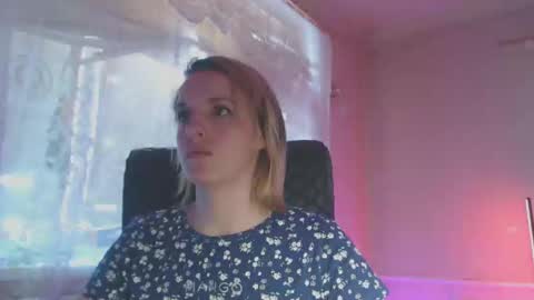 Snapshot of babymuro4ka chatting on 02-24-25, 06:27 Sonya online show from 02-24-25, 06:27