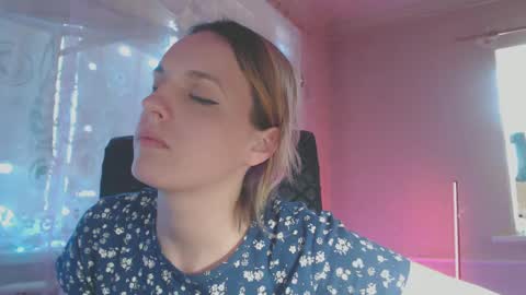 Snapshot of babymuro4ka chatting on 03-09-25, 05:44 Sonya online show from 03-09-25, 05:44