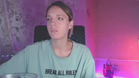 Snapshot of babymuro4ka chatting on 09-08-25, 11:15 Sonya online show from 09-08-25, 11:15