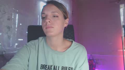 Snapshot of babymuro4ka chatting on 09-10-25, 03:39 Sonya online show from 09-10-25, 03:39