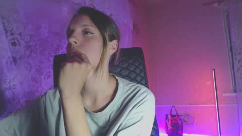 Snapshot of babymuro4ka chatting on 09-17-25, 06:42 Sonya online show from 09-17-25, 06:42