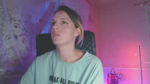 Snapshot of babymuro4ka chatting on 09-19-25, 08:09 Sonya online show from 09-19-25, 08:09