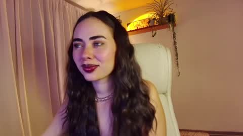 Snapshot of babyprincesstalia chatting on 05-13-26, 04:43 Talia online show from 05-13-26, 04:43