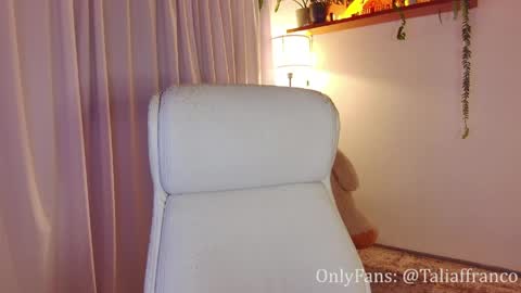 Snapshot of babyprincesstalia chatting on 05-20-26, 01:01 Talia online show from 05-20-26, 01:01