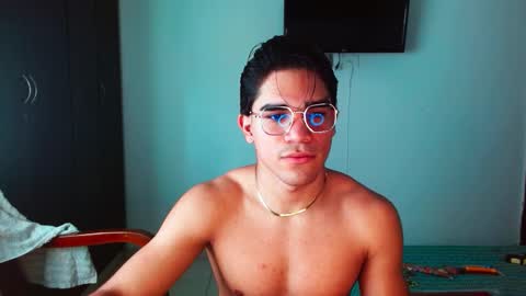 Snapshot of babysebasxxx chatting on 10-28-25, 04:42 sebas online show from 10-28-25, 04:42