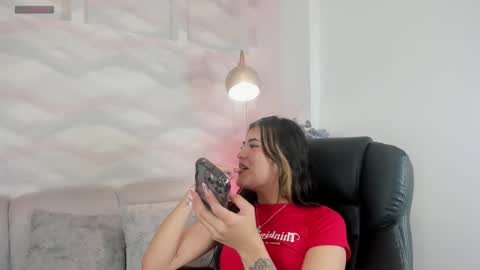 Snapshot of babyyfortune_ chatting on 11-24-25, 08:08 babyyfortune_ online show from 11-24-25, 08:08