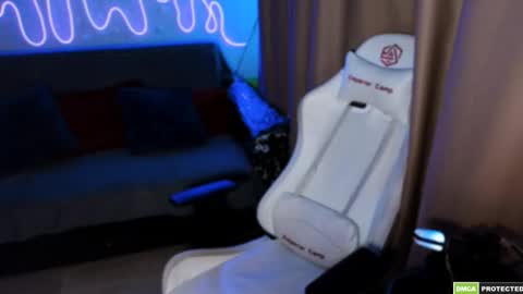 Lin online show from 10-06-25, 05:21