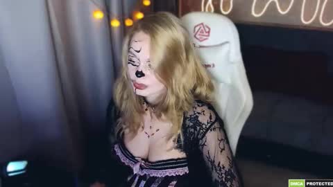 Lin online show from 10-30-25, 03:24