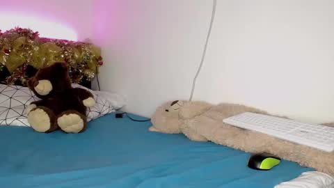 Snapshot of bad_girl_2003 chatting on 12-05-24, 01:36 Angeles online show from 12-05-24, 01:36