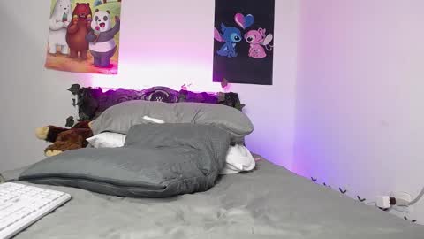 Snapshot of bad_girl_2003 chatting on 01-14-25, 08:48 Angeles online show from 01-14-25, 08:48