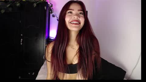 Snapshot of bad_girl_2003 chatting on 02-11-25, 01:52 Angeles online show from 02-11-25, 01:52