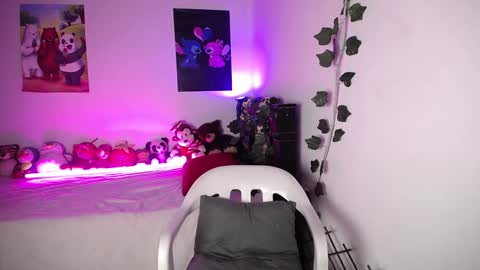 Snapshot of bad_girl_2003 chatting on 02-26-25, 01:43 Angeles online show from 02-26-25, 01:43