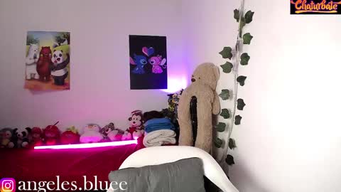 Snapshot of bad_girl_2003 chatting on 03-03-25, 10:42 Angeles online show from 03-03-25, 10:42