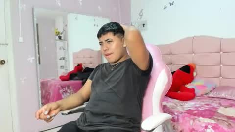 Snapshot of badboyjuan_ chatting on 05-06-26, 02:40 JUAN online show from 05-06-26, 02:40