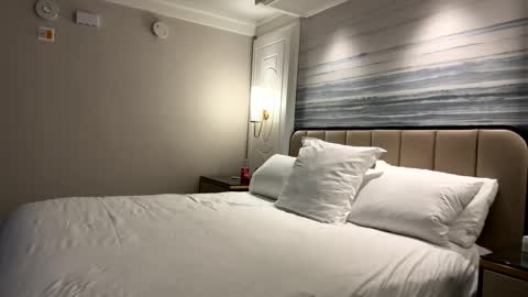 Snapshot of badboyson65 chatting on 01-25-25, 11:34 HotWifeFun32 online show from 01-25-25, 11:34