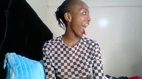 Snapshot of baddie_bunnie chatting on 11-29-25, 02:36 baddie_bunnie online show from 11-29-25, 02:36