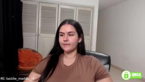 Snapshot of baddie_maddie_ chatting on 10-21-25, 06:36 want custom text me through my snap 3 online show from 10-21-25, 06:36