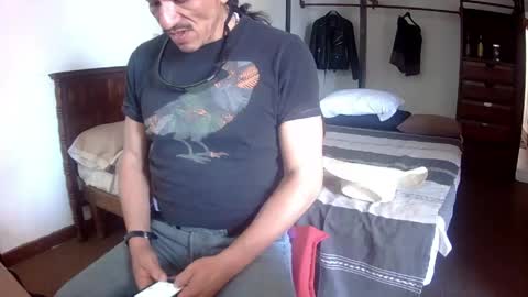 Snapshot of badhombremx chatting on 05-01-26, 07:29 Mexican livin Off the Wall online show from 05-01-26, 07:29