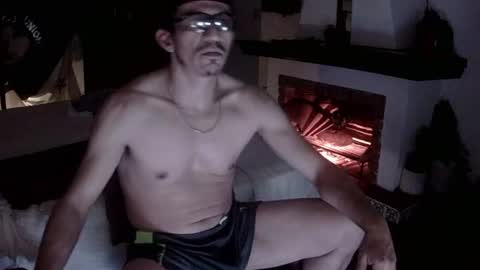 Snapshot of badhombremx chatting on 06-10-26, 08:46 Mexican livin Off the Wall online show from 06-10-26, 08:46