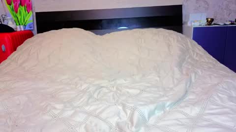 holly online show from 04-15-26, 04:47