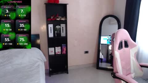 Snapshot of bailarina_atrevida chatting on 12-17-24, 01:38 sandra online show from 12-17-24, 01:38