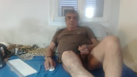 Snapshot of bambino6060 chatting on 11-16-25, 02:11 bambino6060 online show from 11-16-25, 02:11