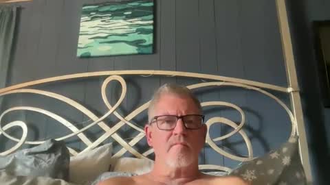 Snapshot of bapeter218 chatting on 12-19-25, 05:53 bapeter218 online show from 12-19-25, 05:53