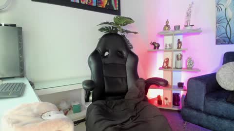 Snapshot of baphy_baby chatting on 01-22-25, 01:20 Gabi  online show from 01-22-25, 01:20