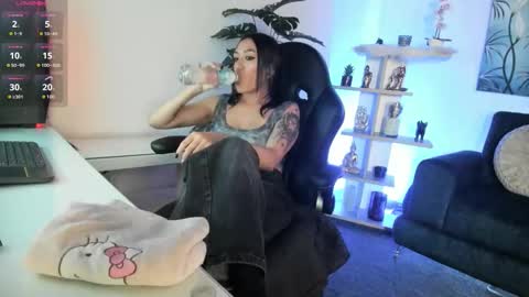 Snapshot of baphy_baby chatting on 10-18-25, 07:14 Gabi  online show from 10-18-25, 07:14