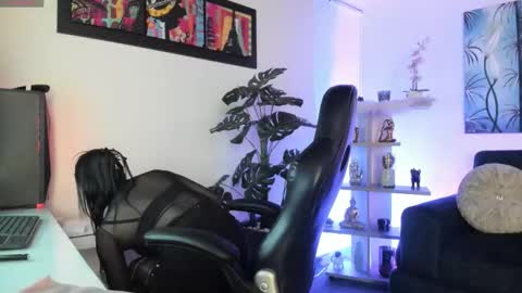 Gabi  online show from 10-30-25, 07:36