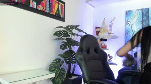 Gabi  online show from 12-21-25, 07:10