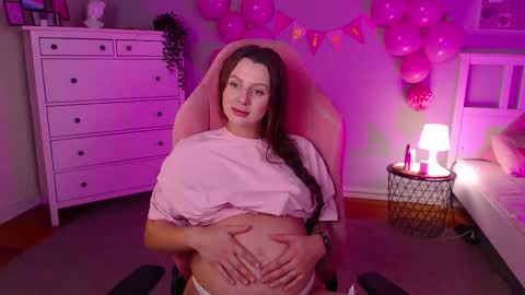 Snapshot of barbara_brylska chatting on 09-22-25, 02:08 Barb online show from 09-22-25, 02:08