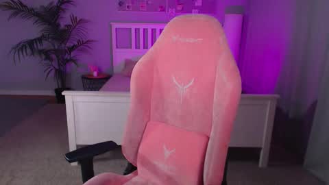 Snapshot of barbara_brylska chatting on 10-16-25, 02:07 Barb online show from 10-16-25, 02:07