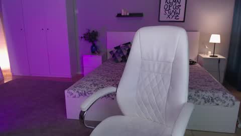 Snapshot of barbara_brylska chatting on 10-17-25, 02:30 Barb online show from 10-17-25, 02:30