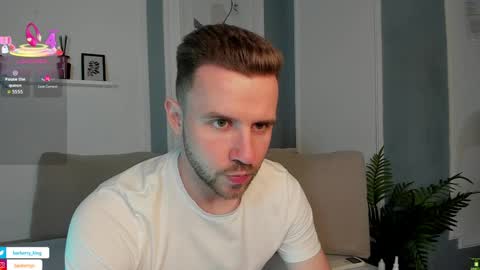Snapshot of barberryx chatting on 04-30-26, 11:16 ENRIQUE online show from 04-30-26, 11:16
