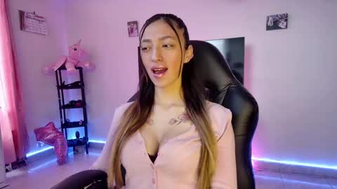 Snapshot of barbie20_ chatting on 05-20-26, 02:23 sexy Barbie online show from 05-20-26, 02:23