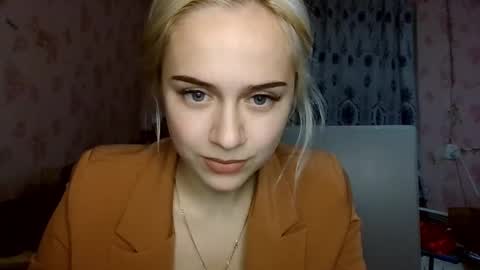 Snapshot of barbie___girl chatting on 11-17-25, 05:08 barbie___girl online show from 11-17-25, 05:08