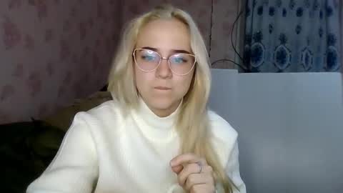 Snapshot of barbie___girl chatting on 12-04-25, 02:48 barbie___girl online show from 12-04-25, 02:48