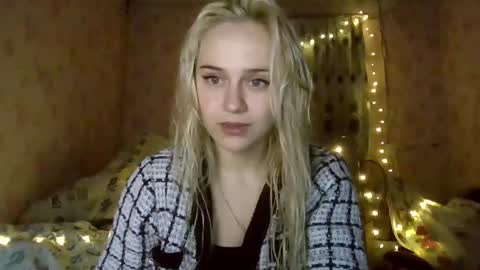 Snapshot of barbie___girl chatting on 12-13-25, 07:53 barbie___girl online show from 12-13-25, 07:53