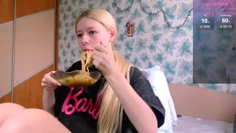 Snapshot of barbie_angel_ chatting on 04-08-26, 11:54 Barbie online show from 04-08-26, 11:54