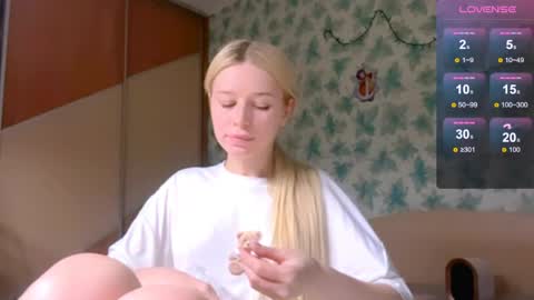 Snapshot of barbie_angel_ chatting on 04-17-26, 04:43 Barbie online show from 04-17-26, 04:43