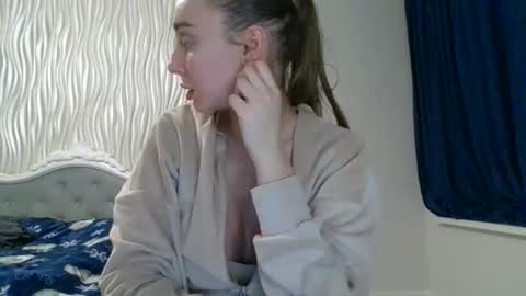 Snapshot of barbie_giirls_ chatting on 02-09-26, 08:57 Kate online show from 02-09-26, 08:57