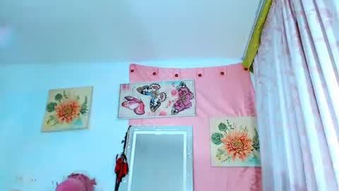 Snapshot of barbie_partytrans chatting on 10-16-25, 06:36 barbie_partytrans online show from 10-16-25, 06:36